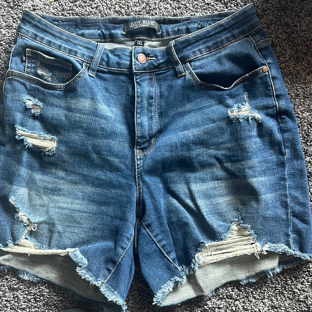 Womans judy blue jean shorts